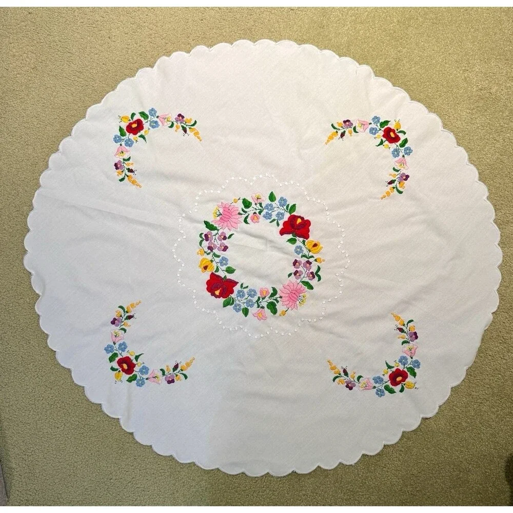 Vintage Hungarian Embroidered Floral Cotton Tablecloth Scalloped Trim 31” Round